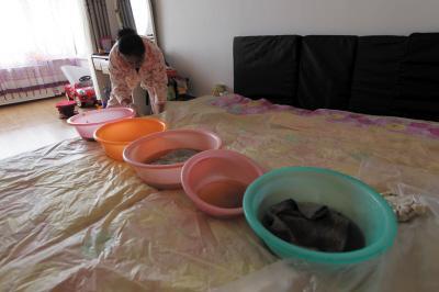 洛南楼上漏水，住户失联，小区没物管，业主维权难！律师来支招……